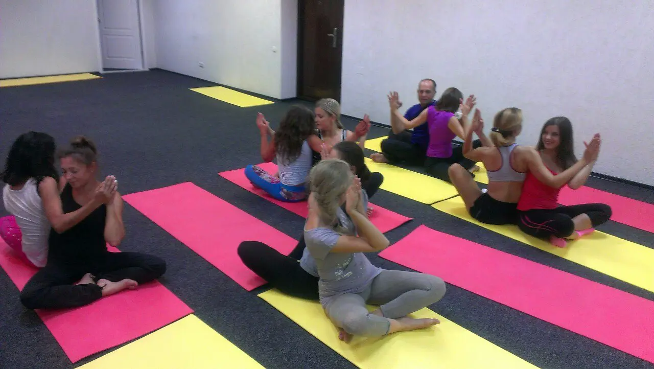 Йога Кривой Рог "Yoga-Center" (проводим Yoga Weekend на природе)