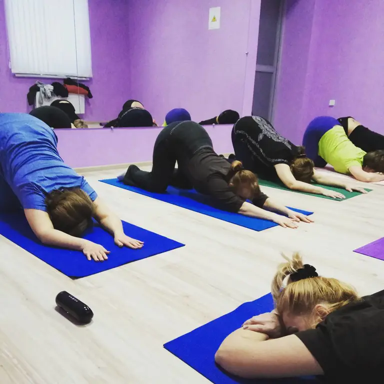 Yogalives (Йога в Макеевке Yogalives)