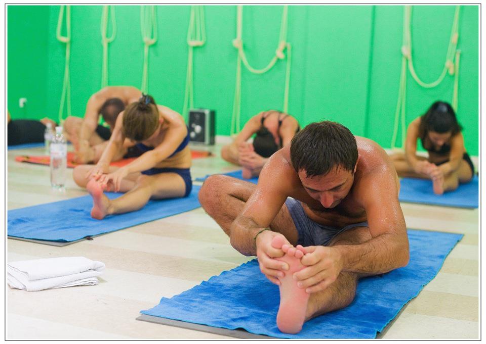 Центр горячей йоги YogaHot в Киеве